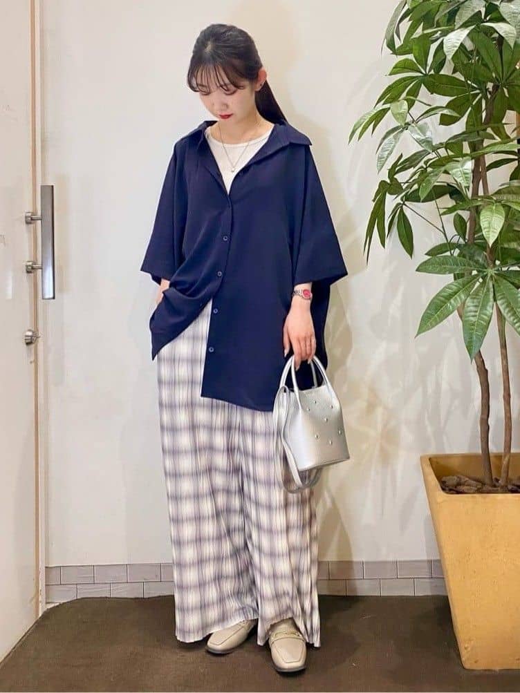 AYUMIさんの「SHOO･LA･RUE｜【S-LL/ポケット付き】チェック柄 ウェーブプリーツパンツ」を使ったコーディネート