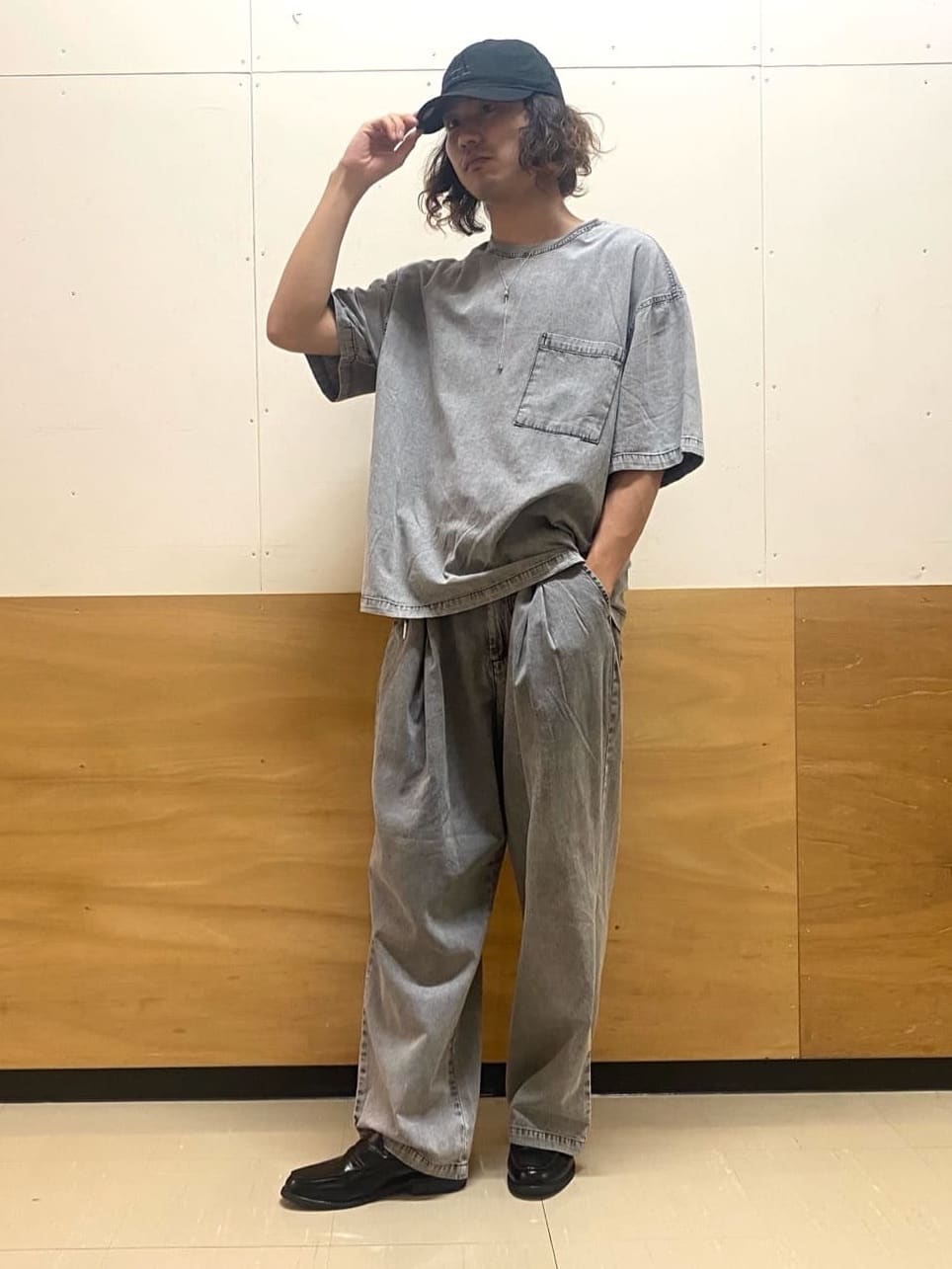 keyさんの「THE SHOP TK｜ライトデニム半袖Tシャツ【洗濯機OK】」を使ったコーディネート