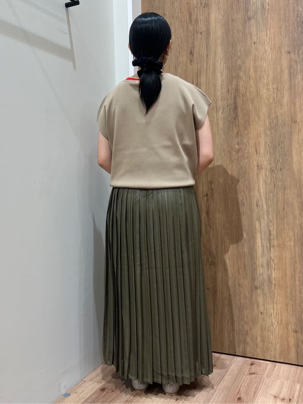 Reinaさんの「grove｜【洗える】ひらりとゆれる　上品プリーツスカート」を使ったコーディネート