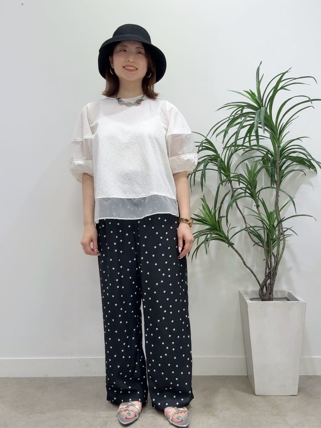 Suma Una本部スタッフさんの「SunaUna｜【リラクシー】ドット柄ワイドパンツ」を使ったコーディネート