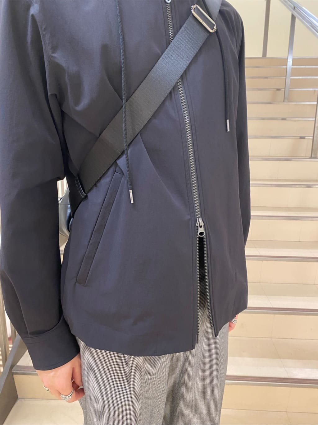 キムラさんの「TAKEO KIKUCHI｜【3D ナイロン ストレッチ】ジップアップ フードブルゾン」を使ったコーディネート
