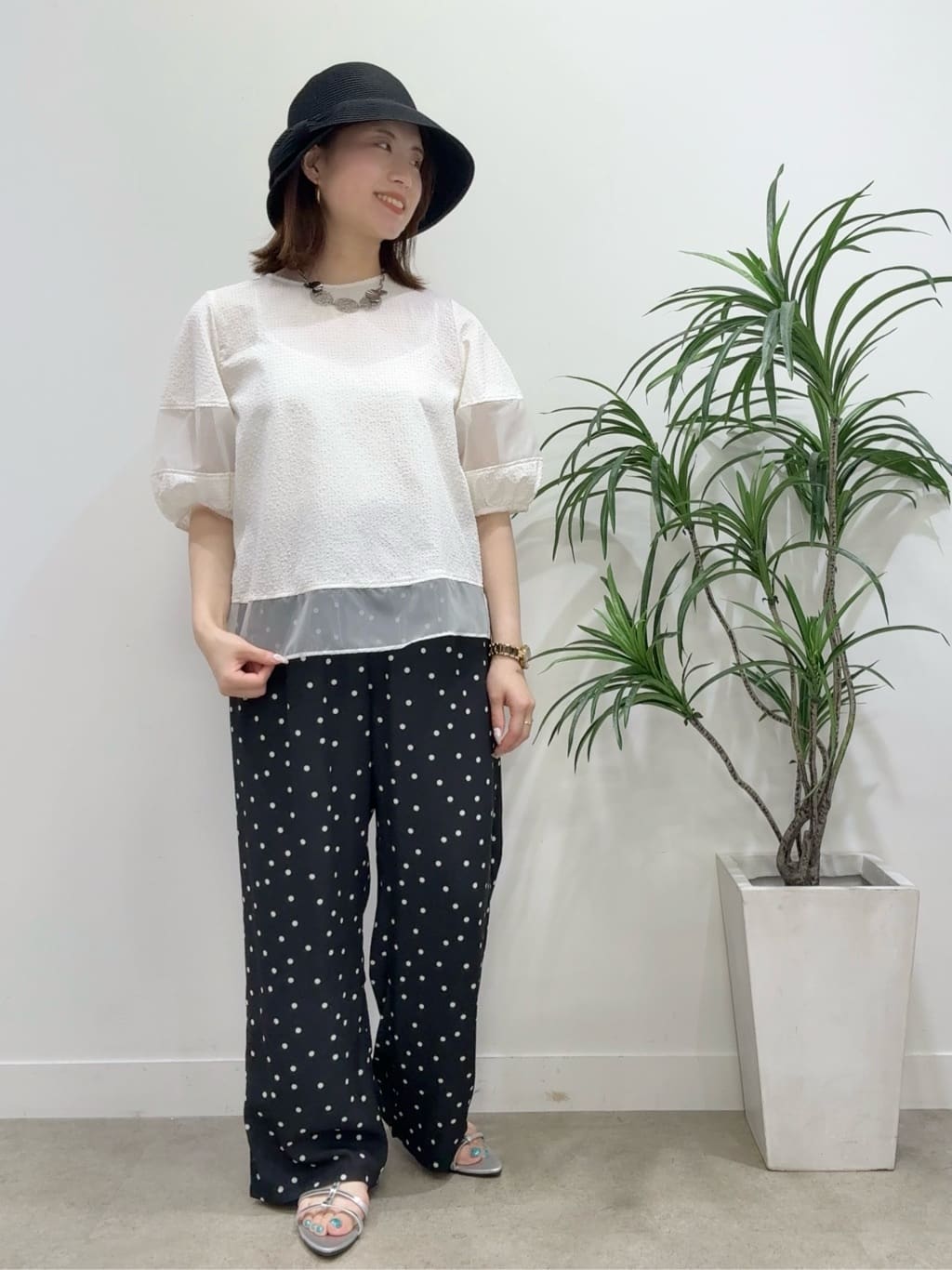 Suma Una本部スタッフさんの「SunaUna｜【リラクシー】ドット柄ワイドパンツ」を使ったコーディネート