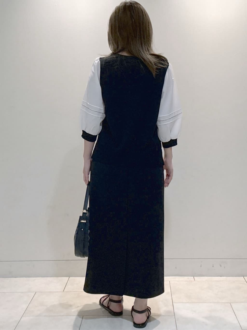 S&auml;K&iuml;さんの「Reflect｜【WEB先行カラーあり／手洗い可】ジョーゼットスリーブ&times;ニット」を使ったコーディネート