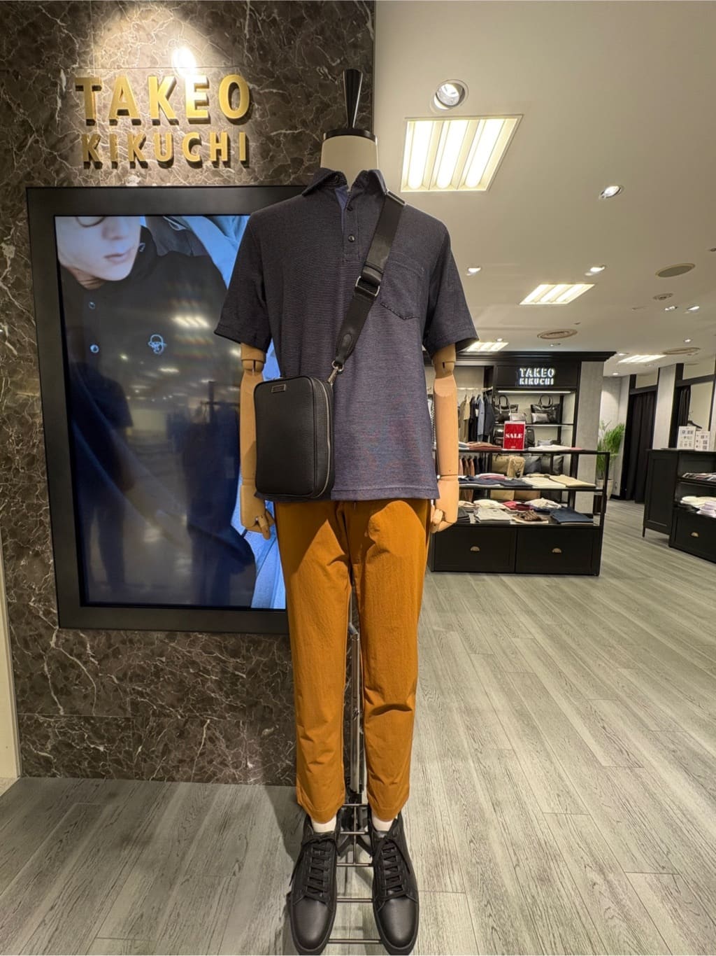 s___sさんの「TAKEO KIKUCHI｜【3Dナイロンストレッチ】スリムイージーパンツ」を使ったコーディネート