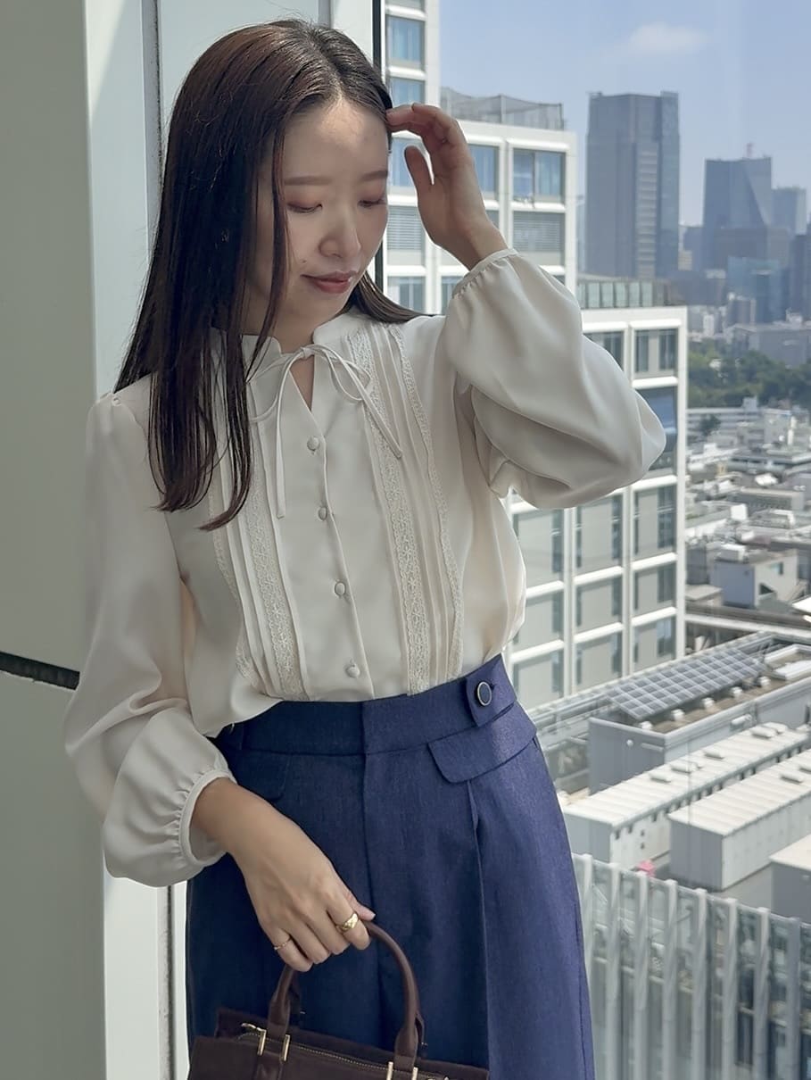teiさんの「Couture brooch｜【大人可愛い・通勤】ピンタックレースブラウス」を使ったコーディネート