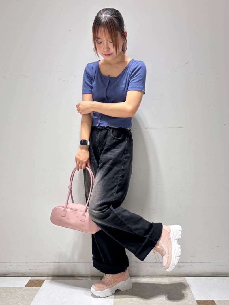 せらら⭐️さんの「ESPERANZA｜ベルベットラメスニーカー」を使ったコーディネート