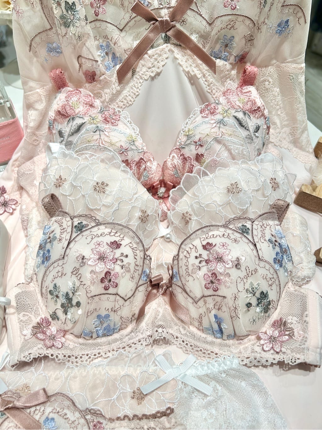 ichiさんの「Risa Magli｜アイシャ ブラジャー （D-F） ＜サイドシェイプ＞」を使ったコーディネート