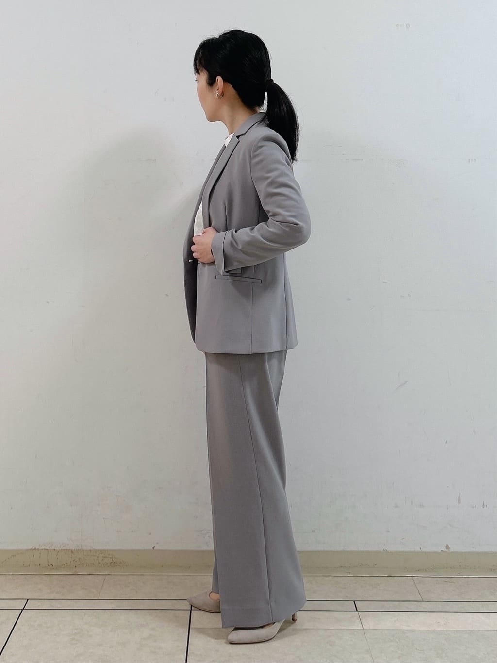 hattoriさんの「INDIVI｜【洗える／UVケア／SETUP可能】ウール調ワイドパンツ」を使ったコーディネート
