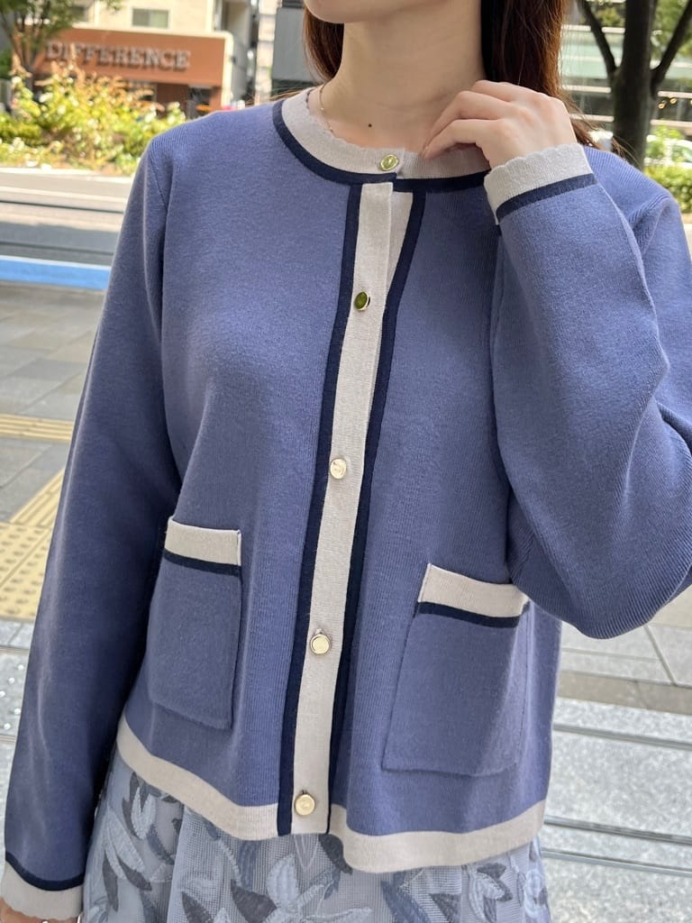 はばさんの「Couture brooch｜【高見え・通勤・大人可愛い】配色総針スカラカーディガン」を使ったコーディネート