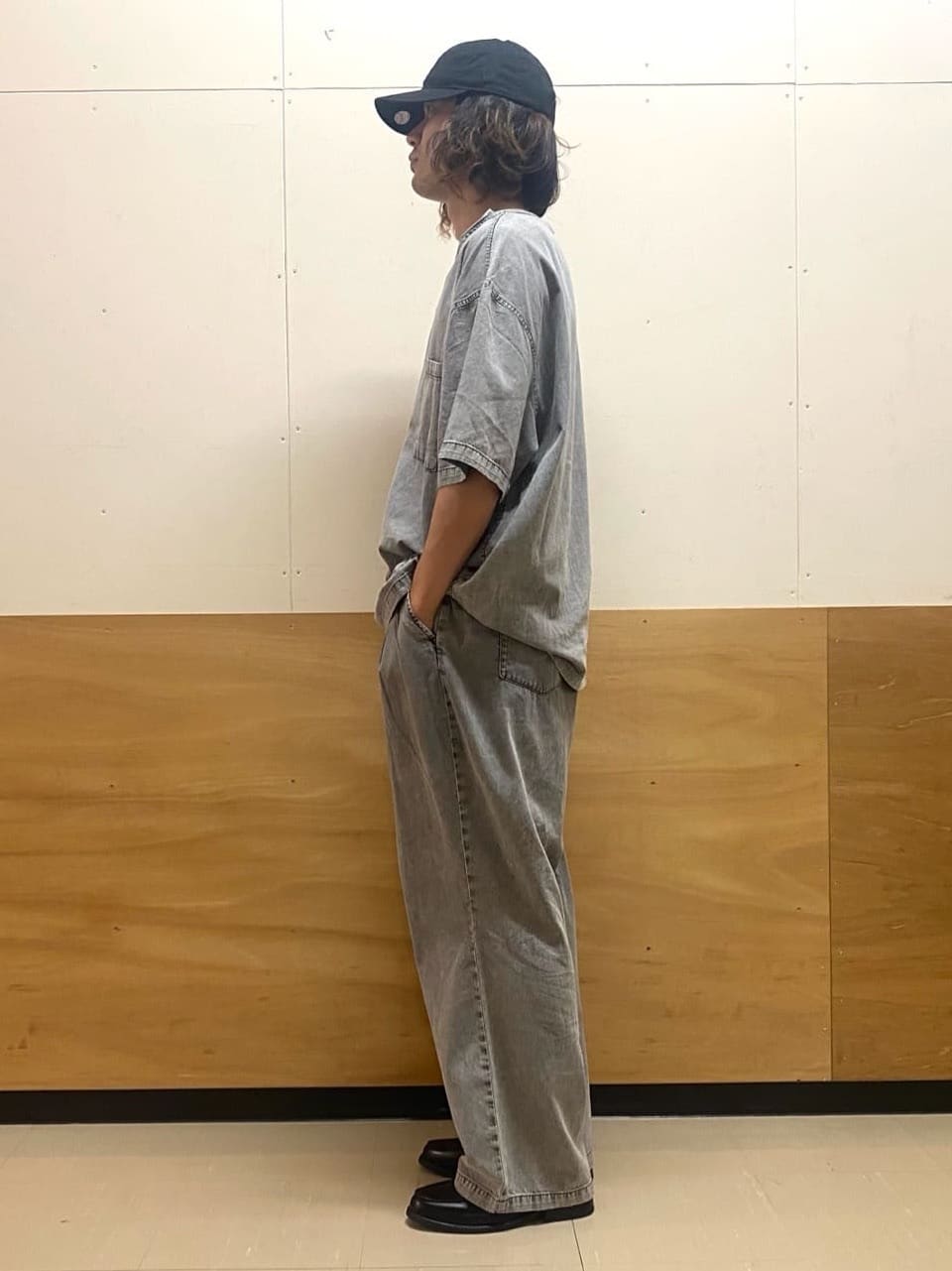 keyさんの「THE SHOP TK｜ライトデニム半袖Tシャツ【洗濯機OK】」を使ったコーディネート