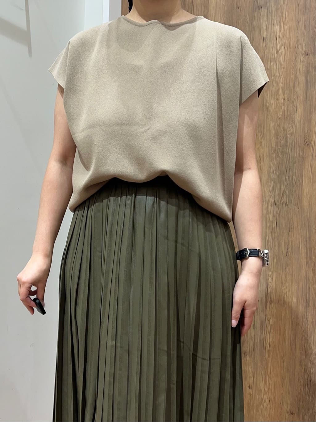Reinaさんの「grove｜【洗える】ひらりとゆれる　上品プリーツスカート」を使ったコーディネート