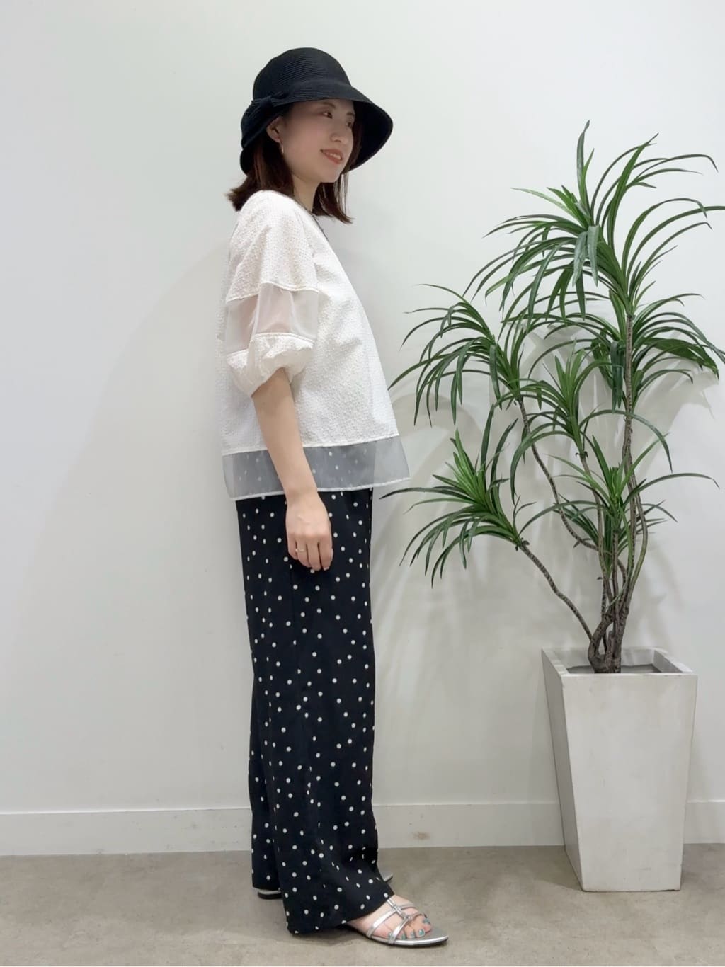 Suma Una本部スタッフさんの「SunaUna｜【リラクシー】ドット柄ワイドパンツ」を使ったコーディネート