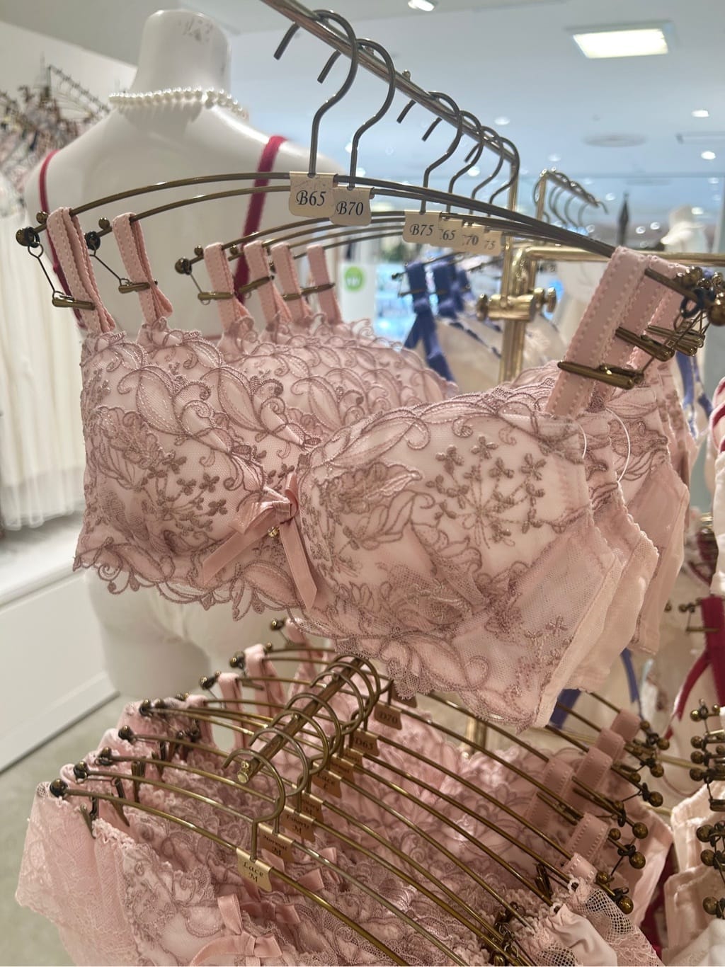 hachiさんの「Risa Magli｜アイシャ ブラジャー （D-F） ＜サイドシェイプ＞」を使ったコーディネート