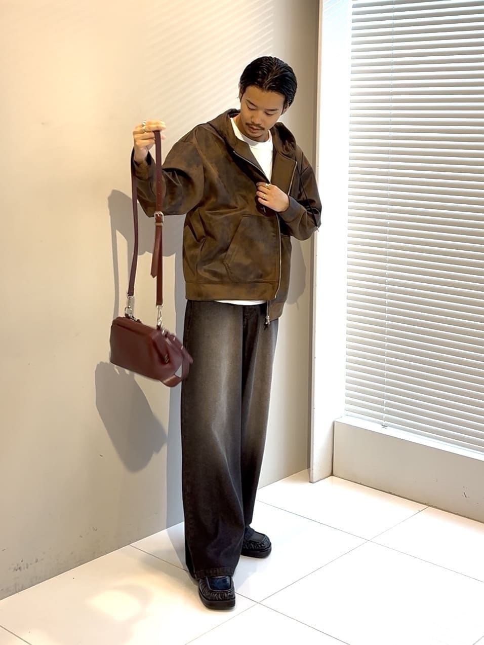 北浦歩大さんの「tk.TAKEO KIKUCHI｜ヴィンテージライクプリント ジップパーカー」を使ったコーディネート