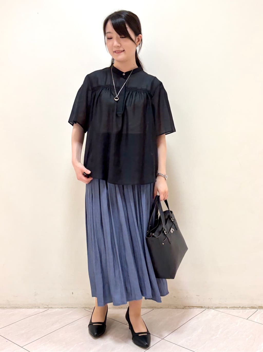 mikiさんの「Reflect｜【選べる5色◎／マシンウォッシュ可】シャーリングデザインブラウス」を使ったコーディネート