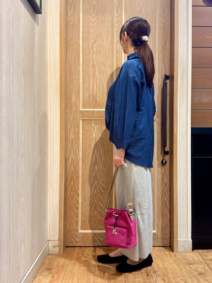 KAORIさんの「SHOO･LA･RUE｜【S-LL】インせず着られる デニムライク前開きブラウス」を使ったコーディネート