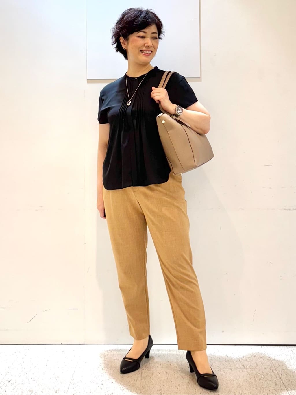 ヤスコさんの「Reflect｜【インナーに◎／すっきり見え！長め丈】タックデティールブラウス」を使ったコーディネート