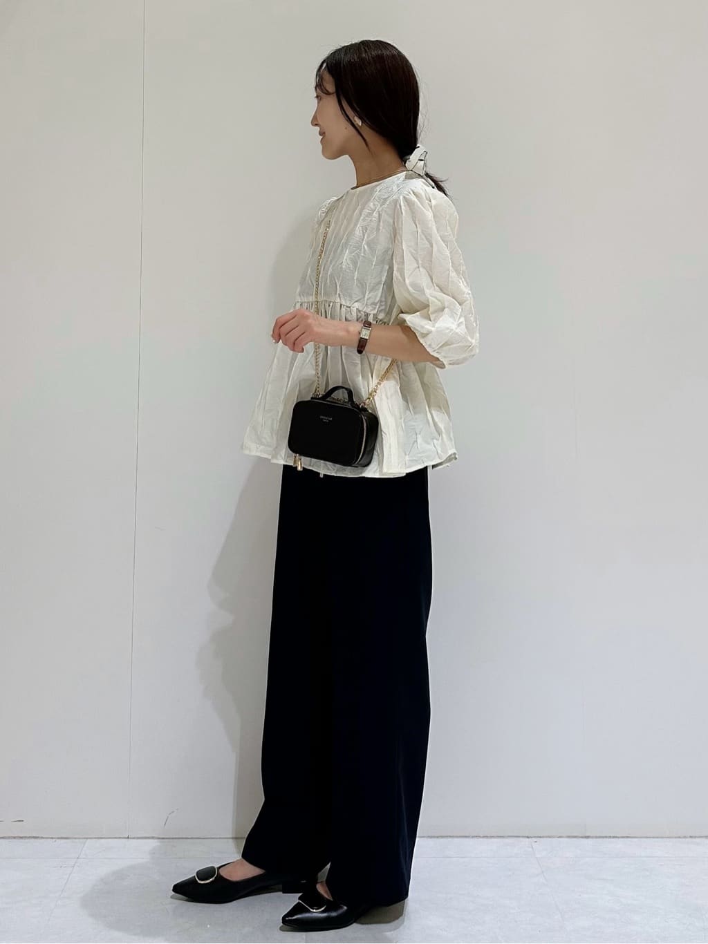makiさんの「OPAQUE.CLIP｜ふくれジャカードペプラムブラウス【洗濯機洗い可】」を使ったコーディネート