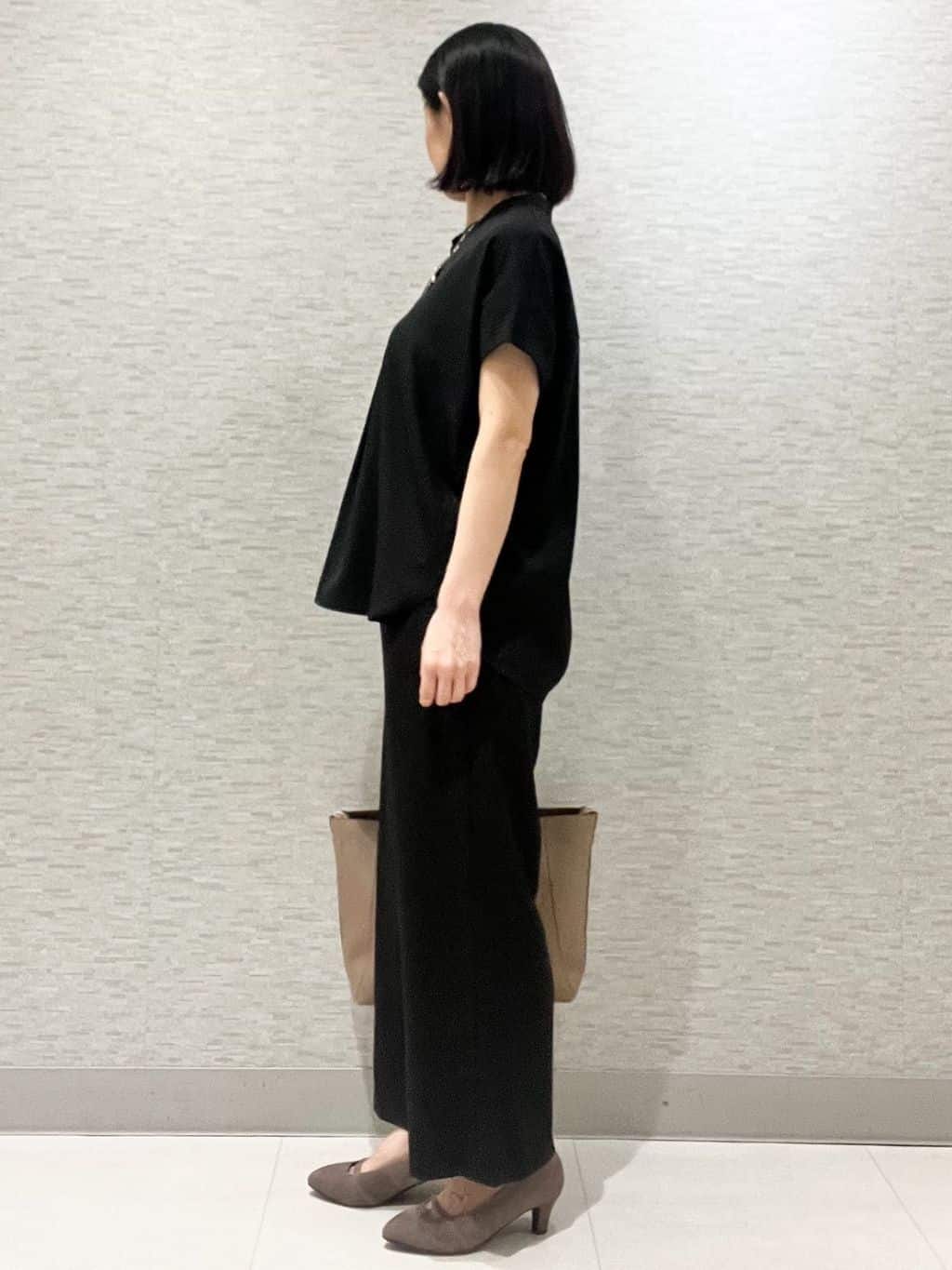 marikoさんの「Reflect｜【E‐QUALITY／ウエスト総ゴム／セットアップ／単品使いOK◎】ブラウス＋ストレートパンツセット」を使ったコーディネート