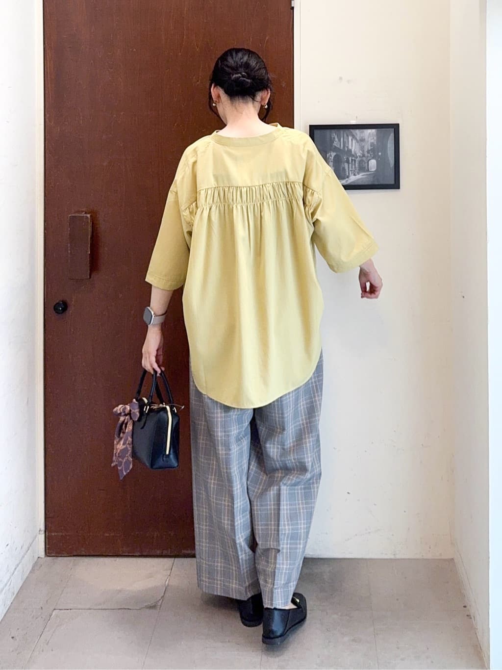 𝐇𝐢𝐫𝐨𝐦𝐢さんの「SHOO･LA･RUE｜【洗濯機可/S-LL】すっきり上品きれい見え タックワイドパンツ」を使ったコーディネート