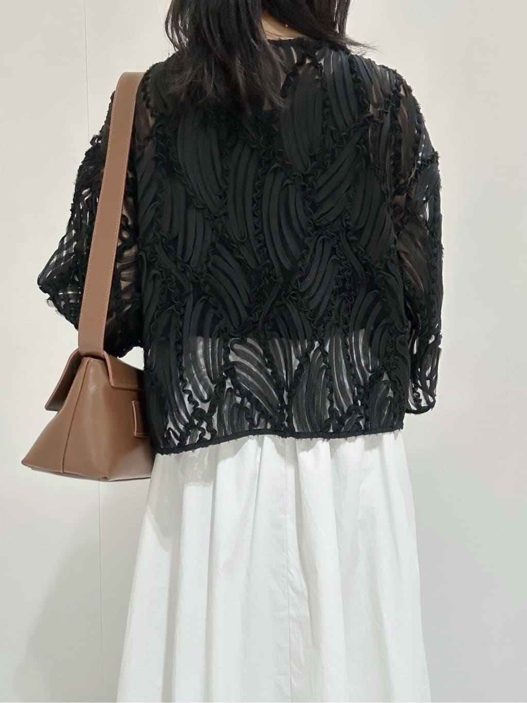 makiさんの「OPAQUE.CLIP｜シアー刺繍レース前開きブラウス【洗濯機洗い可】」を使ったコーディネート