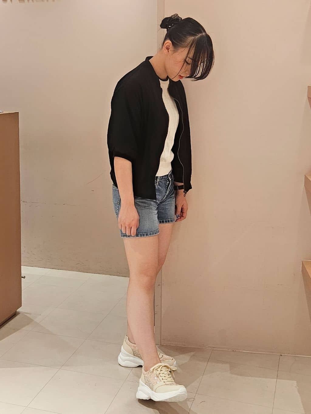 紫桜-shion-さんの「ESPERANZA｜【EC先行販売】グリッター&times;ツイード ラインストーンスニーカー」を使ったコーディネート