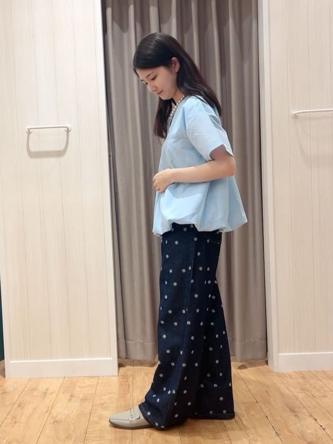 moneさんの「SHOO･LA･RUE｜【S-LL】周りと差がつく デイジー柄デニムワイドパンツ」を使ったコーディネート