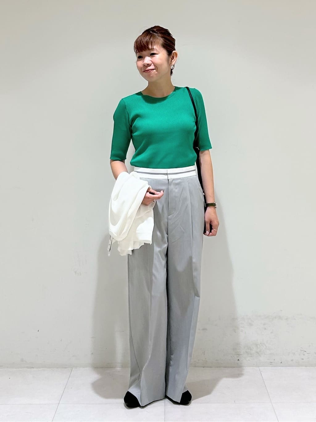 tsuyuさんの「INDIVI｜【羽織りとしても活躍！】ケープカラーブラウス」を使ったコーディネート