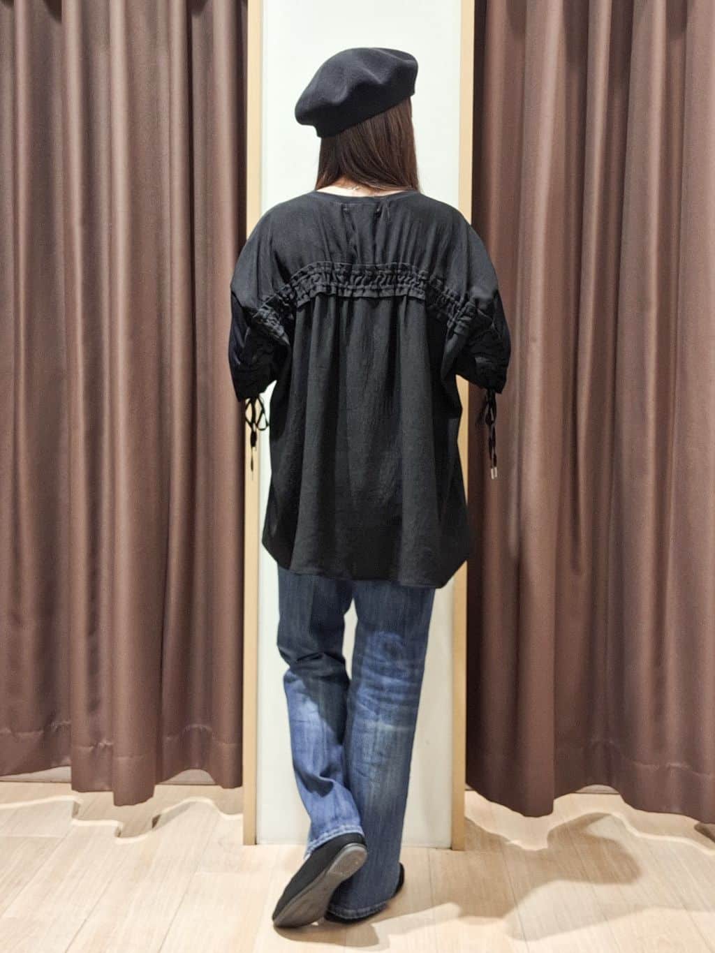 ウタさんの「grove｜後ろ姿で魅せる　バックドロストシャーリングTシャツ」を使ったコーディネート