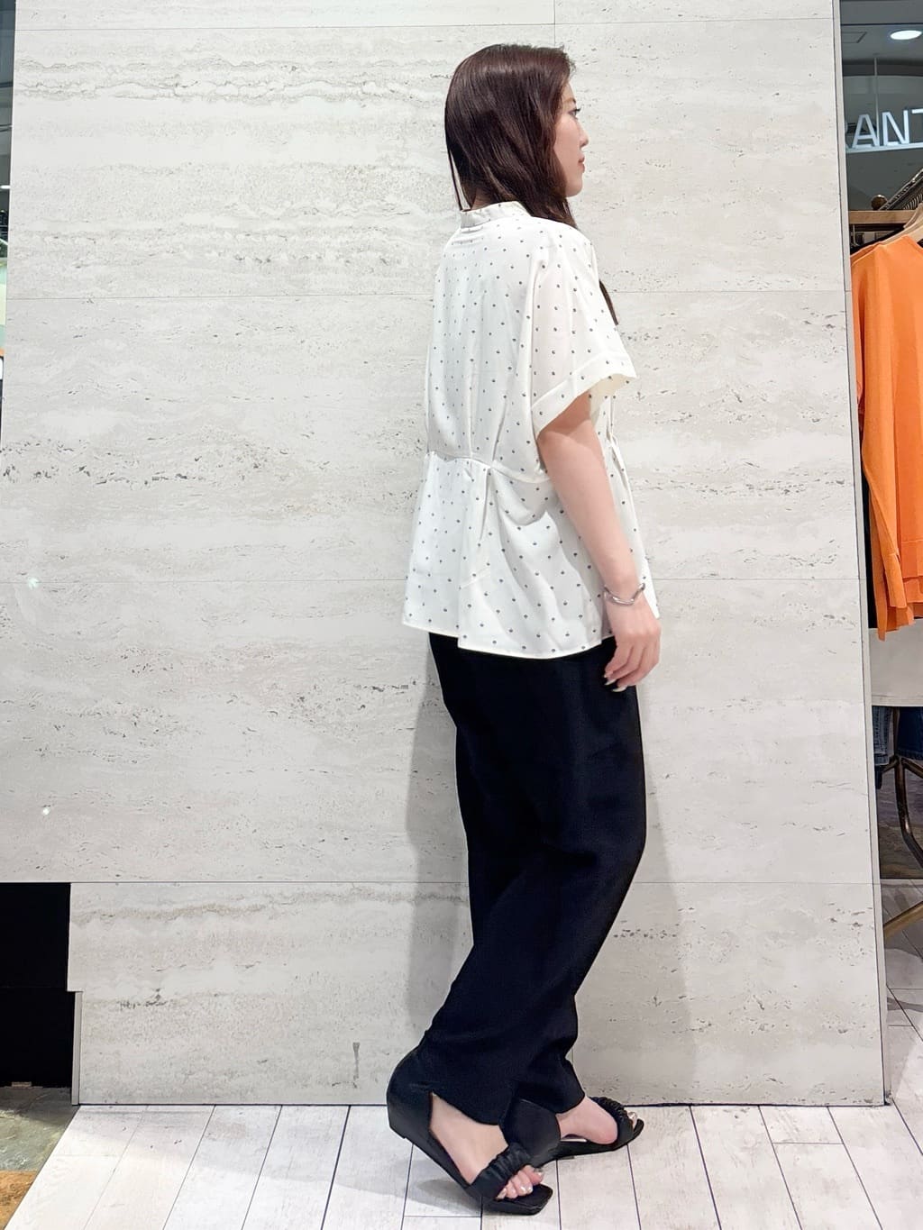 かほさんの「OPAQUE.CLIP｜美脚イージーテーパードパンツ【防シワ／洗濯機洗い可／抗ピル／ストレッチ】《丈が選べる／SS-LLサイ」を使ったコーディネート