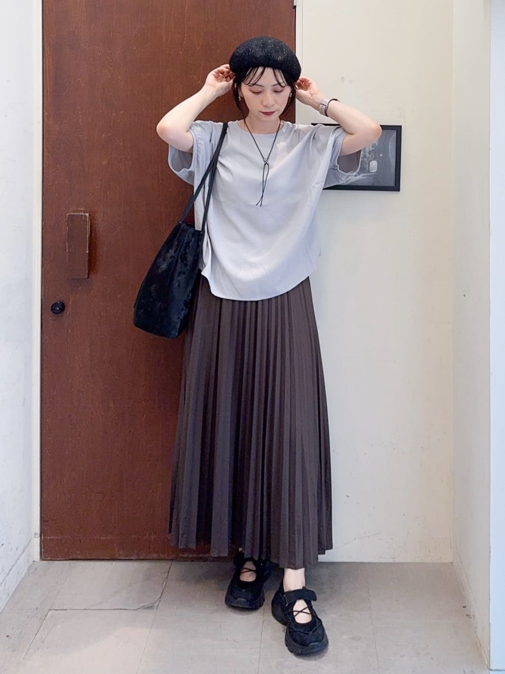 𝐇𝐢𝐫𝐨𝐦𝐢さんの「SHOO･LA･RUE｜【ひんやり/洗濯後しわになりにくい】リブ切り替えドルマンブラウス」を使ったコーディネート
