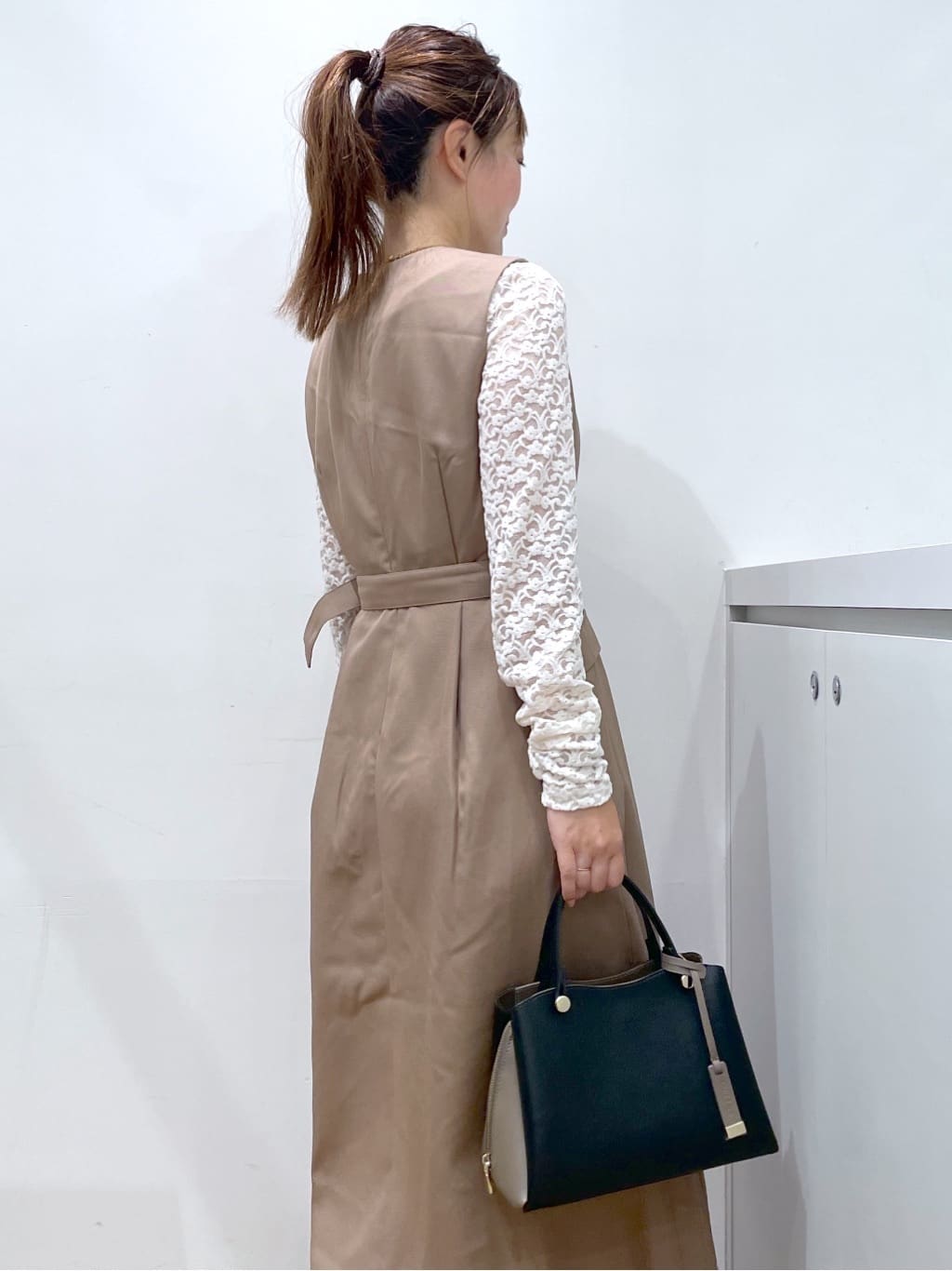 Junさんの「index｜トレンチディティールワンピース【洗濯機OK／イージーアイロン／防シワ】」を使ったコーディネート