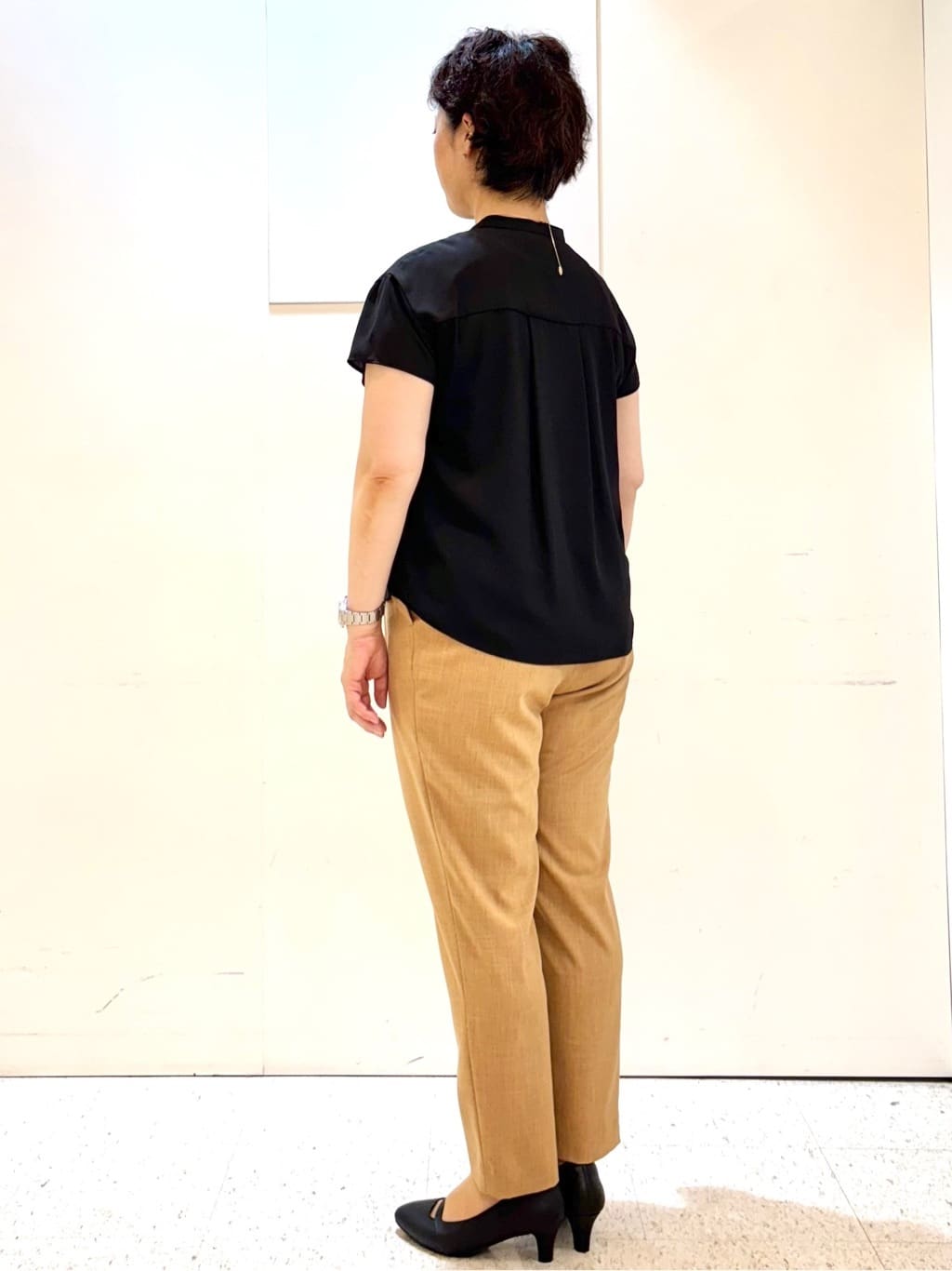 ヤスコさんの「Reflect｜【インナーに◎／すっきり見え！長め丈】タックデティールブラウス」を使ったコーディネート