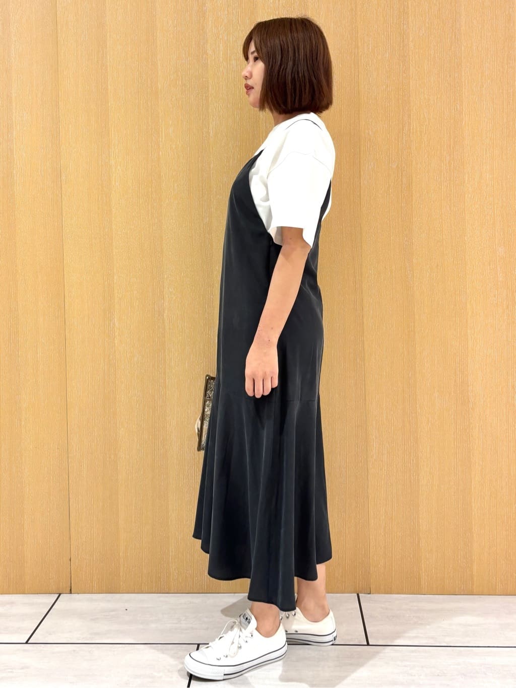 mikaさんの「UNTITLED｜【コットン100/ゆったり/ショート丈/洗える】ベロアロゴTシャツ」を使ったコーディネート