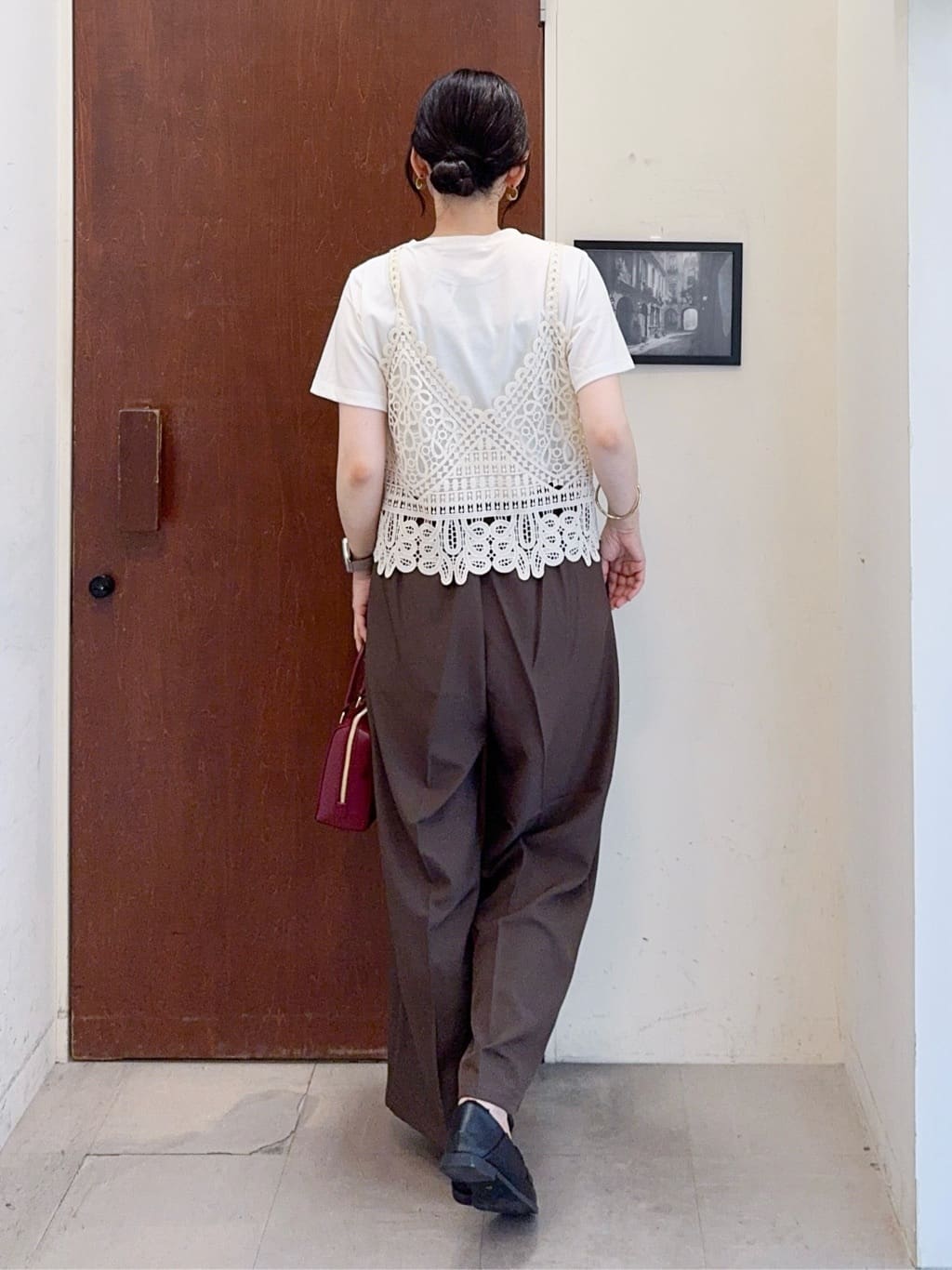 𝐇𝐢𝐫𝐨𝐦𝐢さんの「SHOO･LA･RUE｜【S-LL/セットアップ可/洗濯後しわになりにくい】きちんと見え タックワイドパンツ」を使ったコーディネート