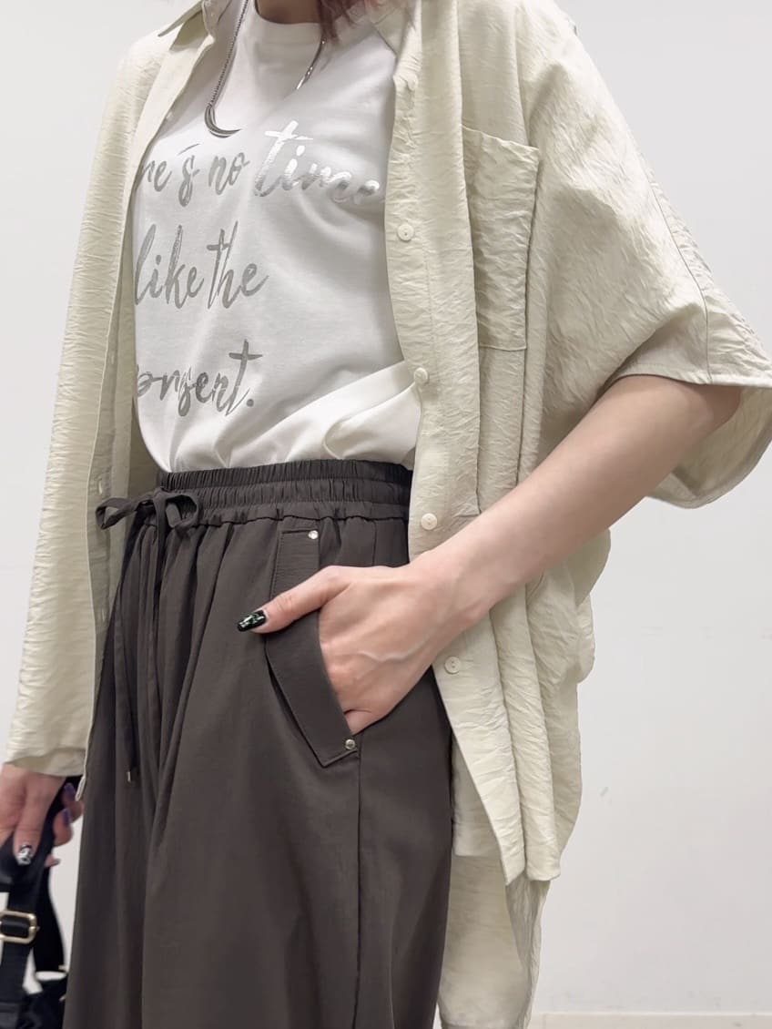 𝐜𝐡𝐢𝐤𝐚さんの「SHOO･LA･RUE｜【洗える/S-LL/5分袖】1枚でも羽織としても。さらさらドレープシャツ」を使ったコーディネート