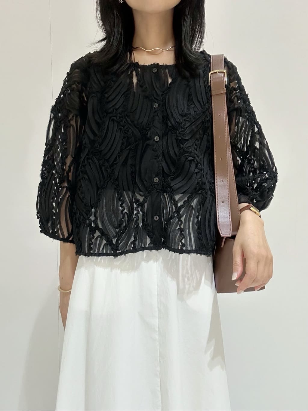 makiさんの「OPAQUE.CLIP｜シアー刺繍レース前開きブラウス【洗濯機洗い可】」を使ったコーディネート