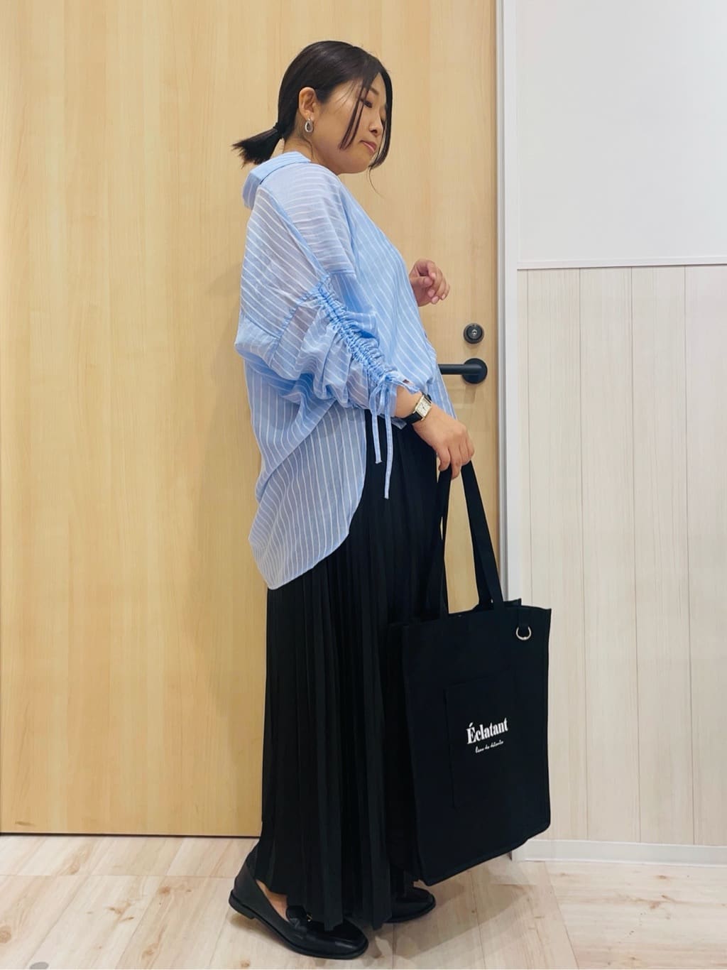 すーさんの「SHOO･LA･RUE｜【S-LL】程よい透け感 ストライプ柄 お袖ギャザーデザインシャツ」を使ったコーディネート
