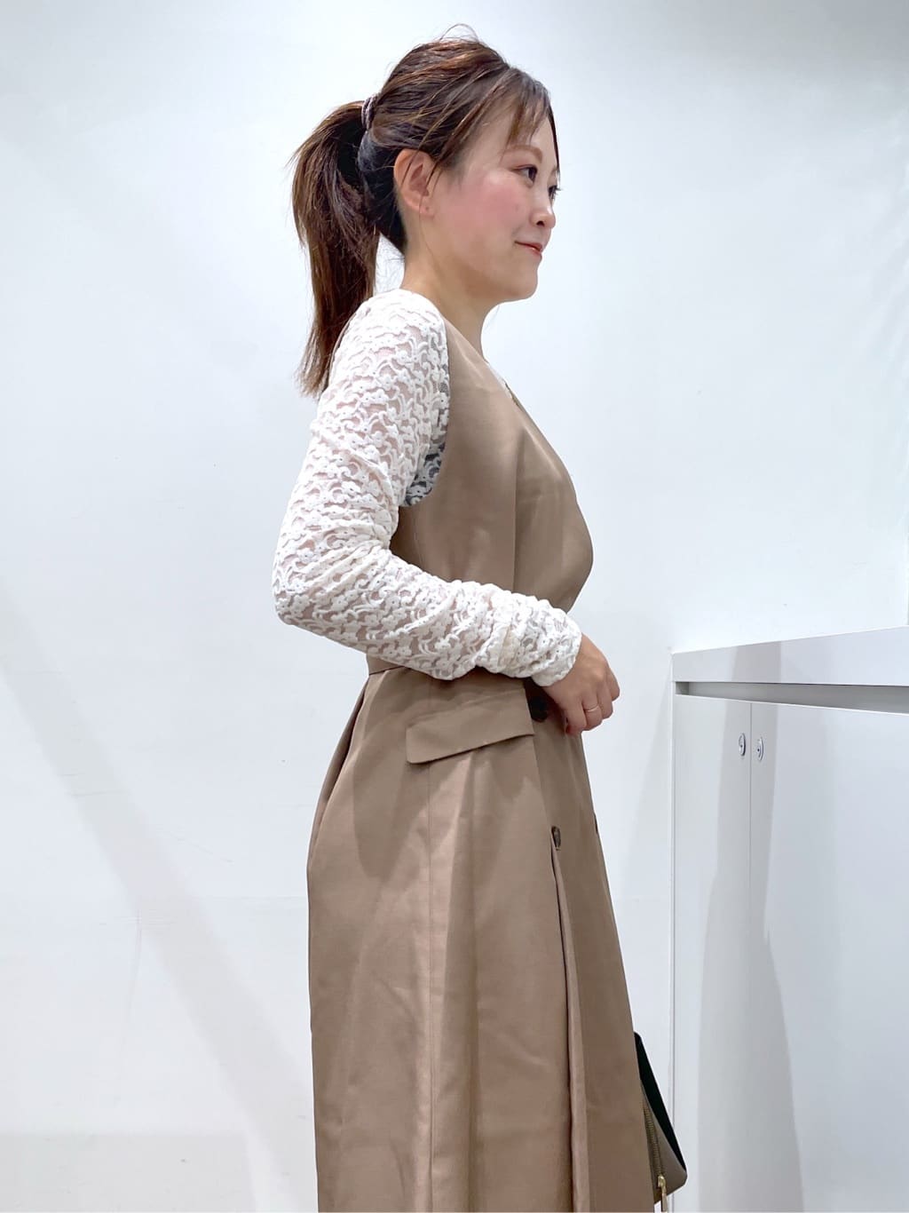 Junさんの「index｜トレンチディティールワンピース【洗濯機OK／イージーアイロン／防シワ】」を使ったコーディネート