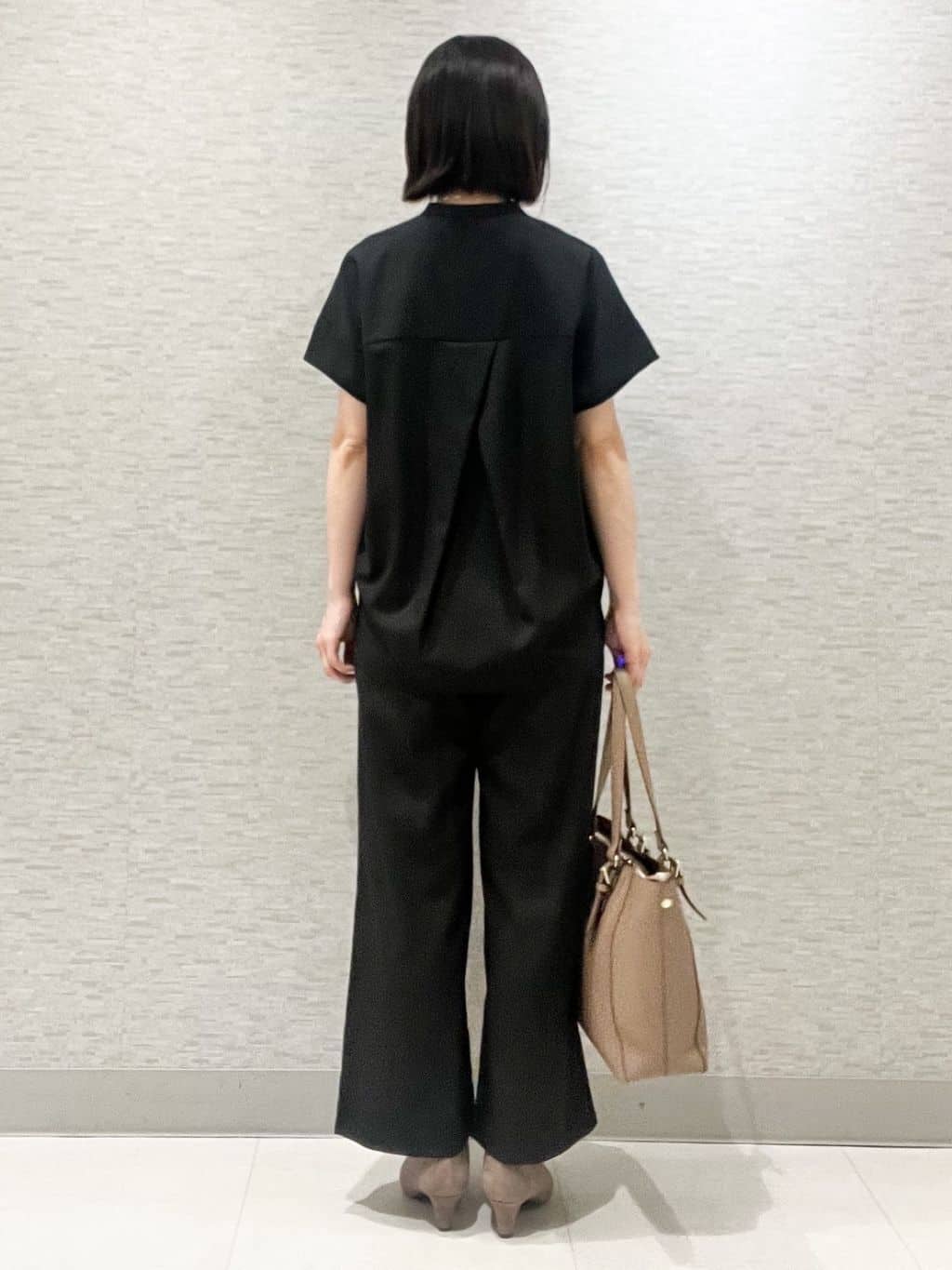 marikoさんの「Reflect｜【E‐QUALITY／ウエスト総ゴム／セットアップ／単品使いOK◎】ブラウス＋ストレートパンツセット」を使ったコーディネート