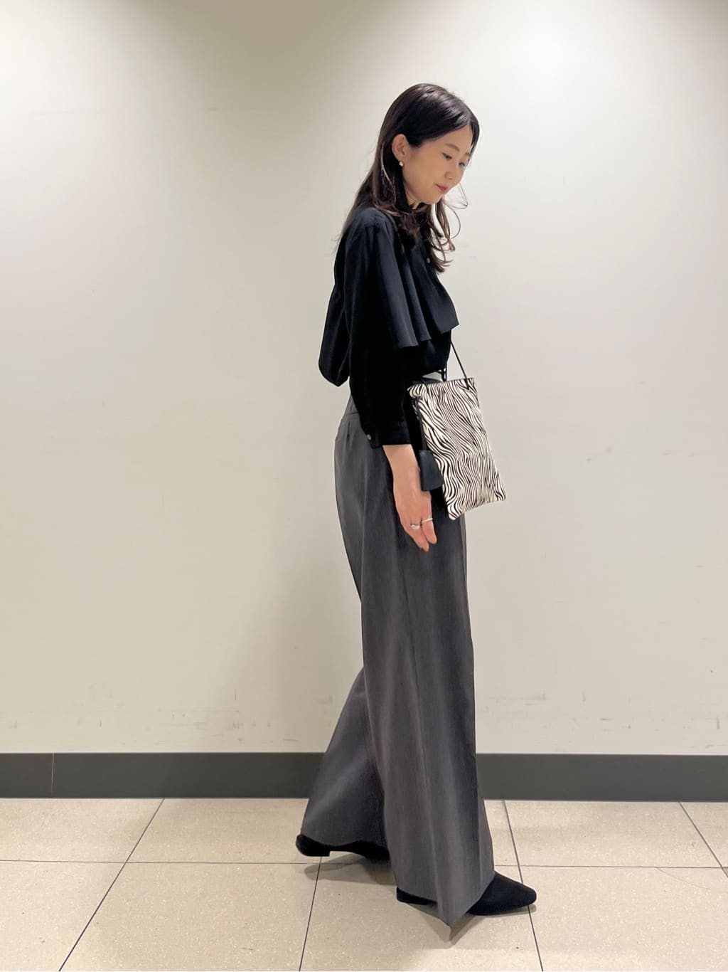 shokoさんの「INDIVI｜【羽織りとしても活躍！】ケープカラーブラウス」を使ったコーディネート