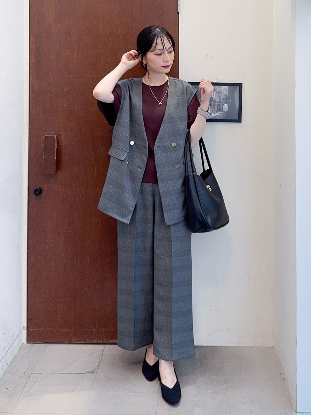 𝐇𝐢𝐫𝐨𝐦𝐢さんの「SHOO･LA･RUE｜【S-LL/セットアップ可/洗濯後しわになりにくい】ダブルベスト」を使ったコーディネート