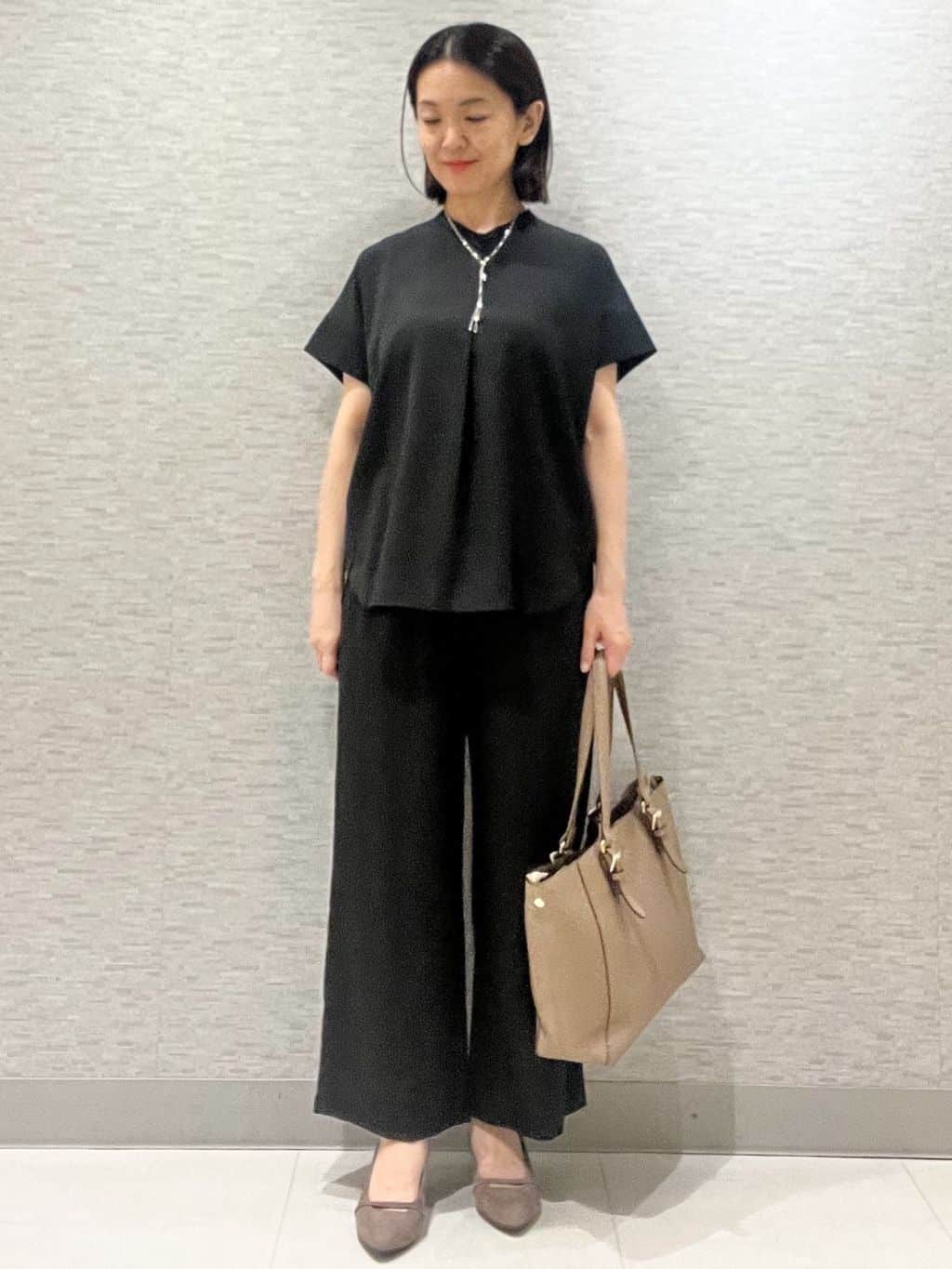 marikoさんの「Reflect｜【E‐QUALITY／ウエスト総ゴム／セットアップ／単品使いOK◎】ブラウス＋ストレートパンツセット」を使ったコーディネート
