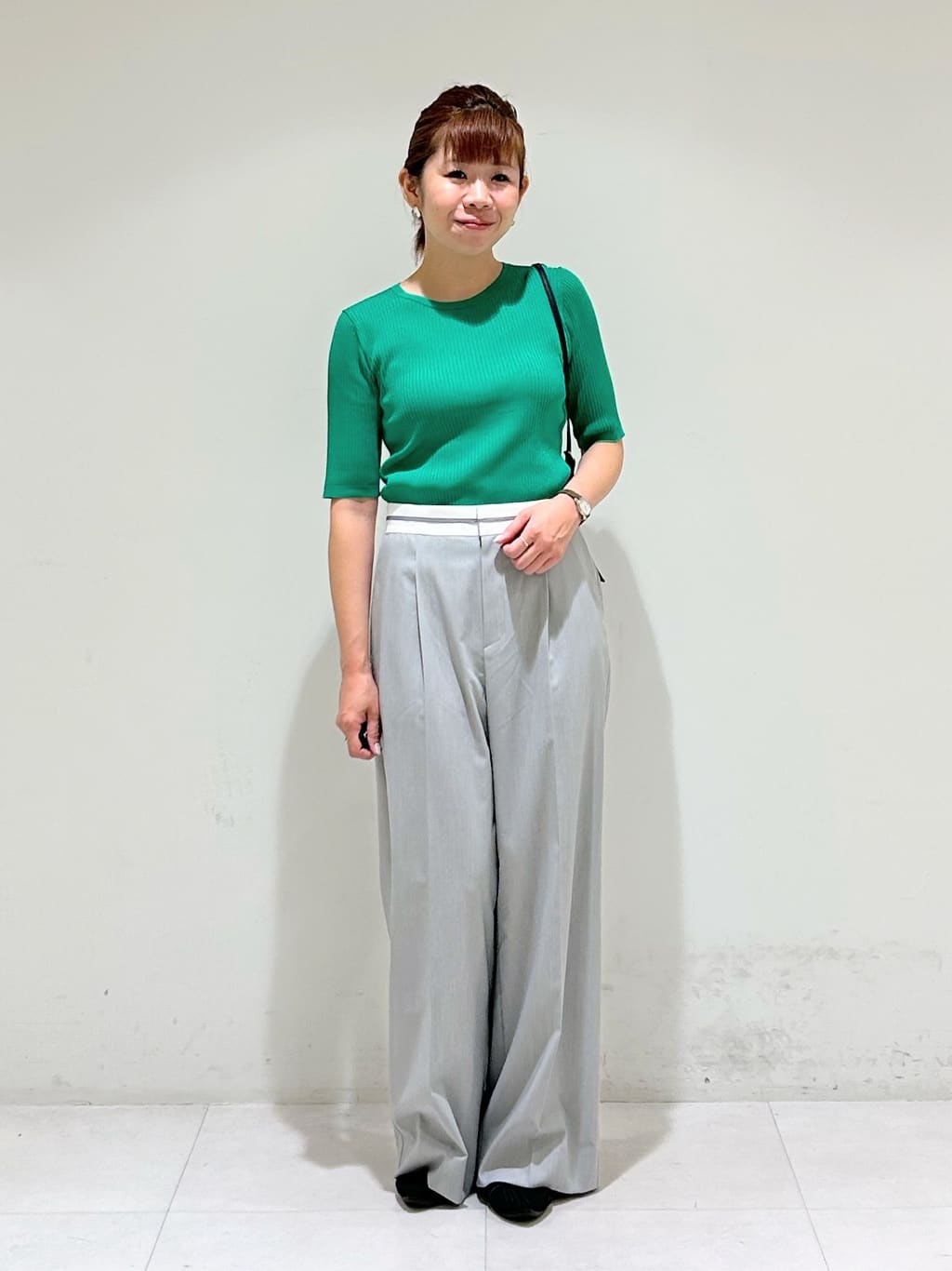 tsuyuさんの「INDIVI｜【羽織りとしても活躍！】ケープカラーブラウス」を使ったコーディネート
