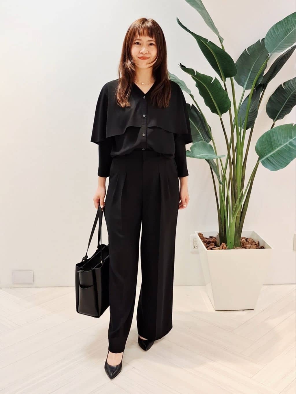 YuKaRiさんの「UNTITLED｜【羽織りとしても活躍！】ケープカラーブラウス」を使ったコーディネート