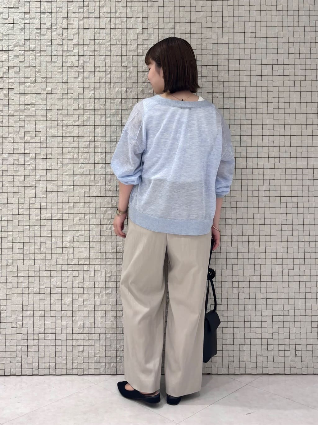 sakuさんの「INDIVI｜【程よいシアー素材/洗える】バイカラーラメカーディガン」を使ったコーディネート