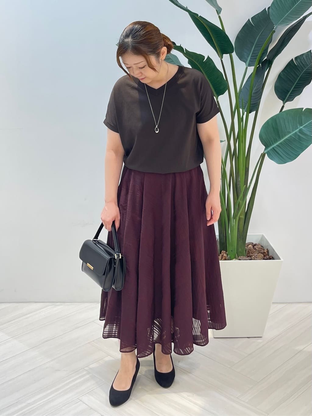 Tomoさんの「UNTITLED｜【洗える/前後2WAY】ネックプルオーバーニット」を使ったコーディネート