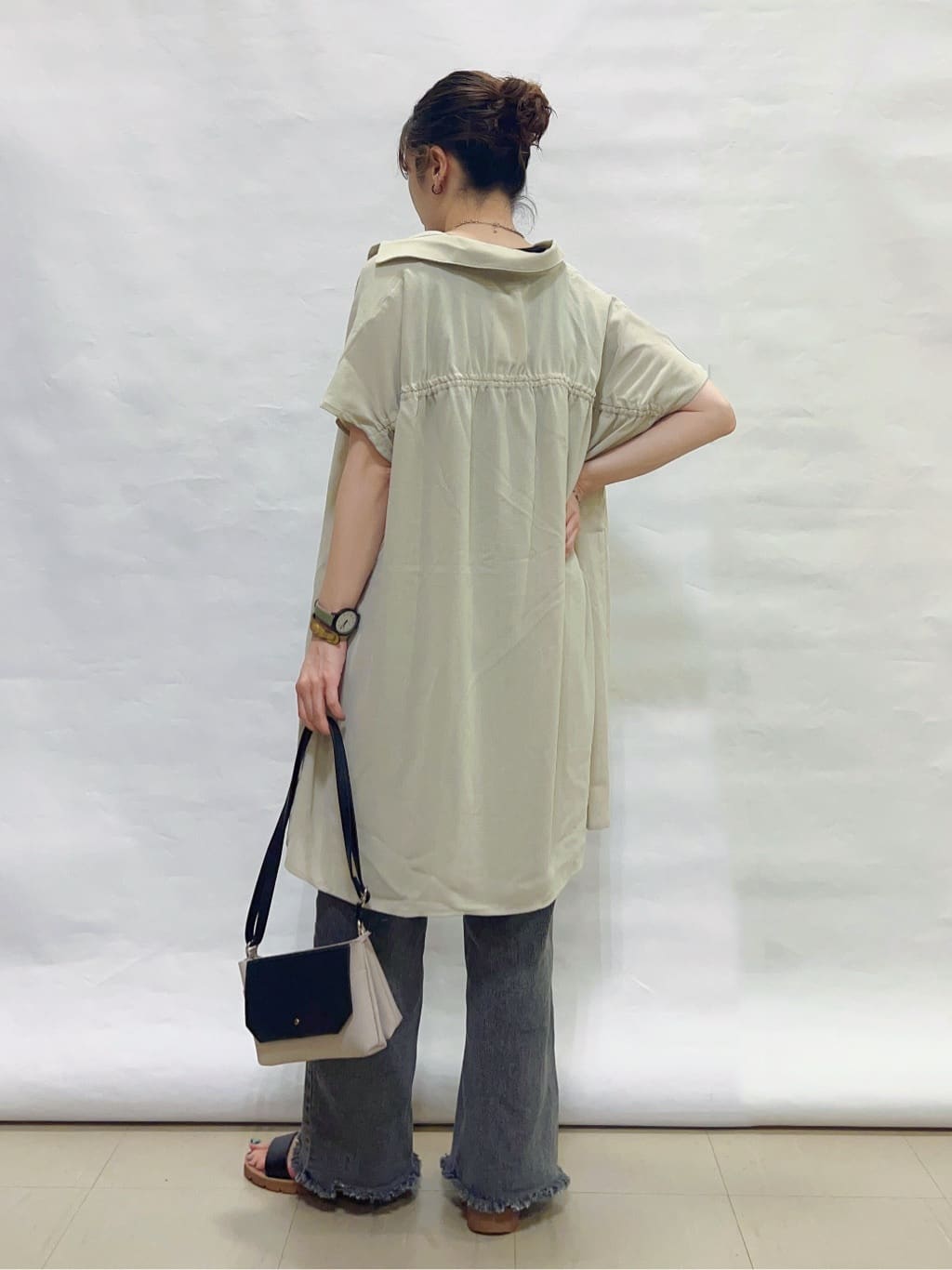 まっつんさんの「SHOO･LA･RUE｜【S-LL/体型カバー】さらりとしたタッチが心地よい バックギャザーブラウス」を使ったコーディネート