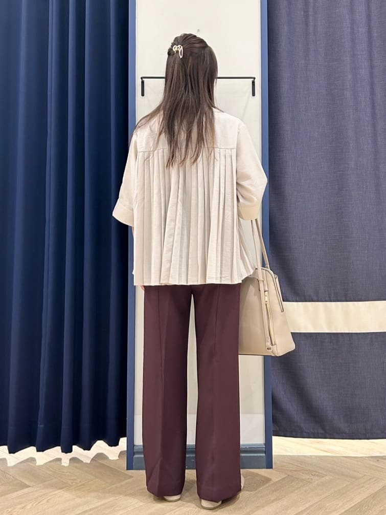Orikaさんの「grove｜【2WAY】1枚でも羽織っても。使える大人のシャツスタイル」を使ったコーディネート