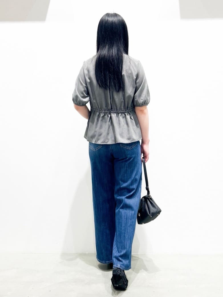 seinaさんの「grove｜【二の腕/体型カバー】メリハリシルエットが叶うシャーリングブラウス」を使ったコーディネート